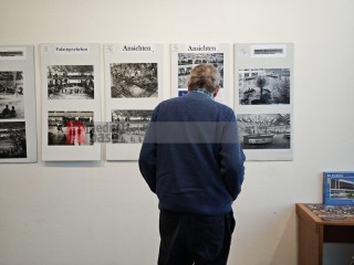 Ausstellung zum 50. Jahrestag der Palasteröffnung Palast der Republik | sabineschefferberlin | <a href=/confor2/?bld=100239&t=d&pst=&aid=802&dc=1709&i1=sabineschefferberlin><strong>Download Bild 100239...</strong></a> |