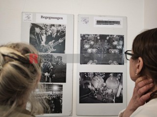 Ausstellung zum 50. Jahrestag der Palasteröffnung Palast der Republik | sabineschefferberlin | <a href=/confor2/?bld=100242&t=d&pst=&aid=802&dc=1710&i1=sabineschefferberlin><strong>Download Bild 100242...</strong></a> |