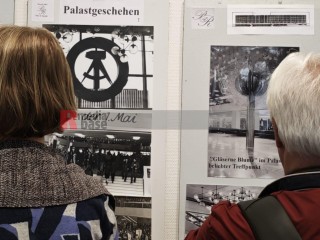 Ausstellung zum 50. Jahrestag der Palasteröffnung Palast der Republik | sabineschefferberlin | <a href=/confor2/?bld=100246&t=d&pst=&aid=802&dc=1711&i1=sabineschefferberlin><strong>Download Bild 100246...</strong></a> |
