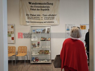Ausstellung zum 50. Jahrestag der Palasteröffnung Palast der Republik | sabineschefferberlin | <a href=/confor2/?bld=100229&t=d&pst=&aid=802&dc=1706&i1=sabineschefferberlin><strong>Download Bild 100229...</strong></a> |
