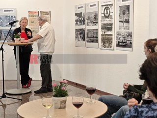 Ausstellung zum 50. Jahrestag der Palasteröffnung Palast der Republik | sabineschefferberlin | <a href=/confor2/?bld=100249&t=d&pst=&aid=802&dc=1712&i1=sabineschefferberlin><strong>Download Bild 100249...</strong></a> |