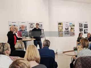Ausstellung zum 50. Jahrestag der Palasteröffnung Palast der Republik | sabineschefferberlin | <a href=/confor2/?bld=100250&t=d&pst=&aid=802&dc=1712&i1=sabineschefferberlin><strong>Download Bild 100250...</strong></a> |