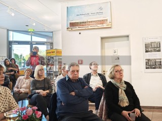 Ausstellung zum 50. Jahrestag der Palasteröffnung Palast der Republik | sabineschefferberlin | <a href=/confor2/?bld=100254&t=d&pst=&aid=802&dc=1713&i1=sabineschefferberlin><strong>Download Bild 100254...</strong></a> |