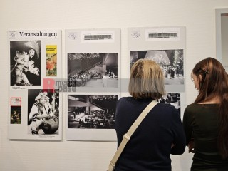 Ausstellung zum 50. Jahrestag der Palasteröffnung Palast der Republik | sabineschefferberlin | <a href=/confor2/?bld=100230&t=d&pst=&aid=802&dc=1706&i1=sabineschefferberlin><strong>Download Bild 100230...</strong></a> |