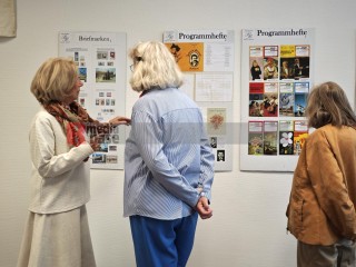Ausstellung zum 50. Jahrestag der Palasteröffnung Palast der Republik | sabineschefferberlin | <a href=/confor2/?bld=100257&t=d&pst=&aid=802&dc=1714&i1=sabineschefferberlin><strong>Download Bild 100257...</strong></a> |
