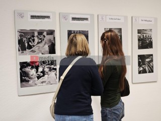 Ausstellung zum 50. Jahrestag der Palasteröffnung Palast der Republik | sabineschefferberlin | <a href=/confor2/?bld=100258&t=d&pst=&aid=802&dc=1714&i1=sabineschefferberlin><strong>Download Bild 100258...</strong></a> |