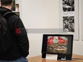 Ausstellung zum 50. Jahrestag der Palasteröffnung Palast der Republik | sabineschefferberlin | <a href=/confor2/?bld=100261&t=d&pst=&aid=802&dc=1715&i1=sabineschefferberlin><strong>Download Bild 100261...</strong></a> |