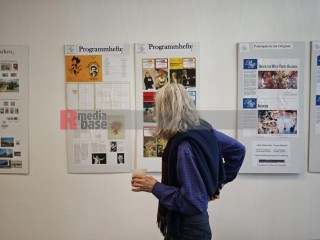Ausstellung zum 50. Jahrestag der Palasteröffnung Palast der Republik | sabineschefferberlin | <a href=/confor2/?bld=100235&t=d&pst=&aid=802&dc=1708&i1=sabineschefferberlin><strong>Download Bild 100235...</strong></a> |