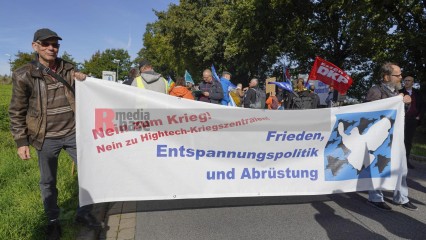 Bildrechte jochen vogler/r-mediabase.eu # Friedensdemo am 3.10.2022 in Uedem