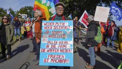 Bildrechte jochen vogler/r-mediabase.eu # Friedensdemo am 3.10.2022 in Uedem