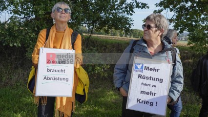 Bildrechte jochen vogler/r-mediabase.eu # Friedensdemo am 3.10.2022 in Uedem