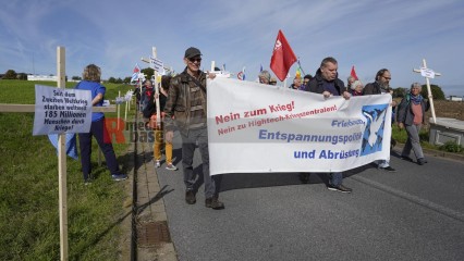 Bildrechte jochen vogler/r-mediabase.eu # Friedensdemo am 3.10.2022 in Uedem