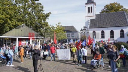 Bildrechte jochen vogler/r-mediabase.eu # Friedensdemo am 3.10.2022 in Uedem