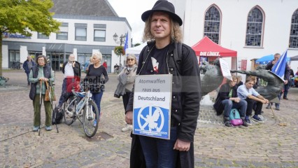 Bildrechte jochen vogler/r-mediabase.eu # Friedensdemo am 3.10.2022 in Uedem