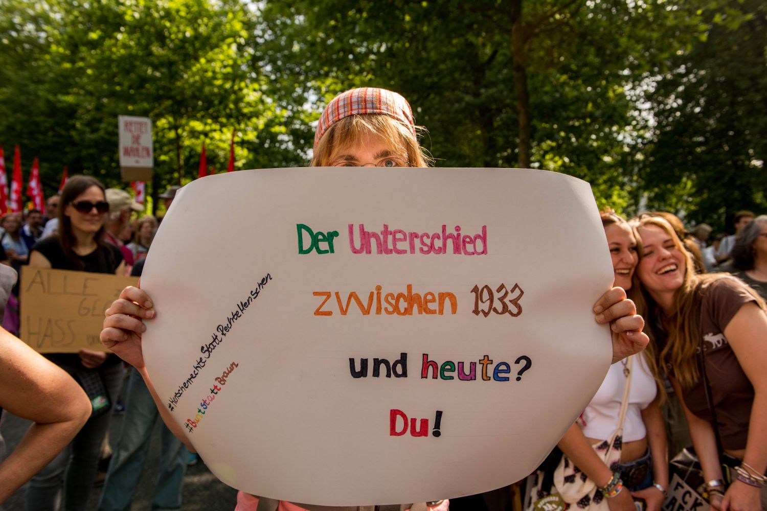 Laut - Bunt - Entschlossen! Protest gegen den Bundesparteitag der AfD in Essen <i>Bild Christian Schneider/R-mediabase</i> <br><a href=/confor2/?bld=82689&pst=82663&aid=615&dc=1008&i1=Christian%20Schneider/R-mediabase><strong>Downloadanfrage</strong></a>  