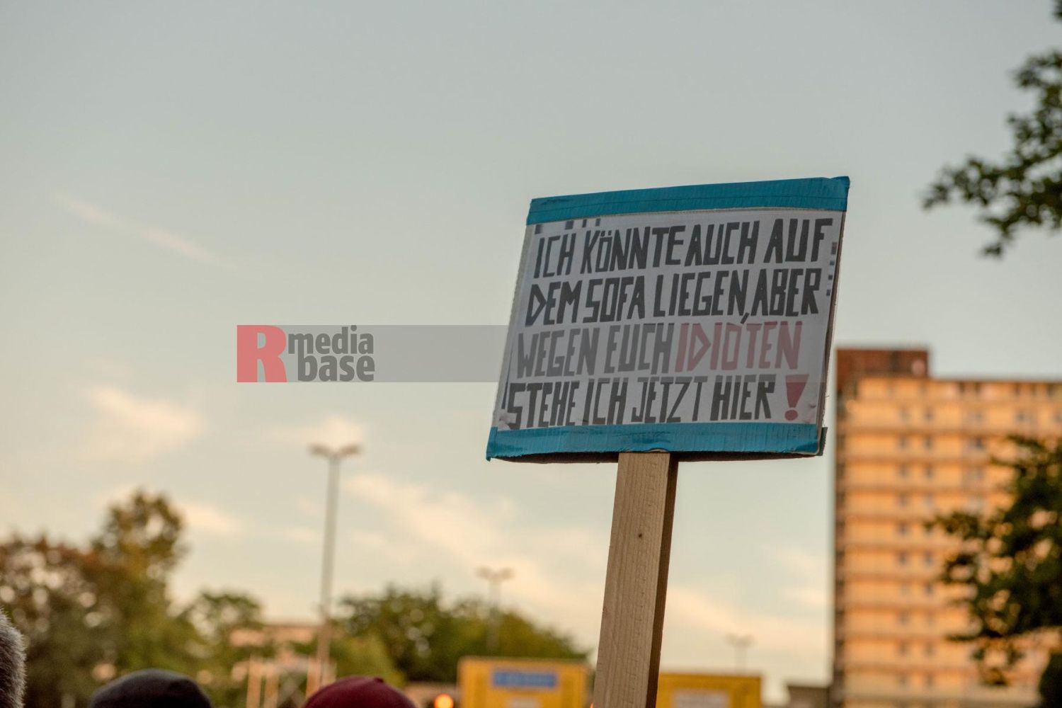 Laut - Bunt - Entschlossen! Protest gegen den Bundesparteitag der AfD in Essen <i>Bild Christian Schneider/R-mediabase</i> <br><a href=/confor2/?bld=83044&pst=82663&aid=615&dc=1322&i1=Christian%20Schneider/R-mediabase><strong>Downloadanfrage</strong></a>  