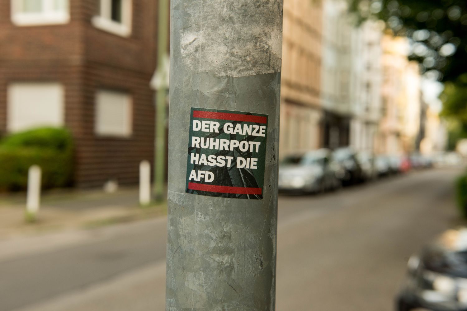 Laut - Bunt - Entschlossen! Protest gegen den Bundesparteitag der AfD in Essen <i>Bild Christian Schneider/R-mediabase</i> <br><a href=/confor2/?bld=82907&pst=82663&aid=615&dc=0647&i1=Christian%20Schneider/R-mediabase><strong>Downloadanfrage</strong></a>  