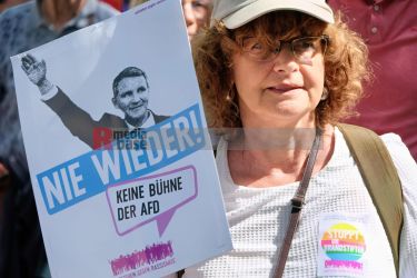 Protest gegen den AfD Parteitag in Essen <i>Bild Bitzel/R-mediabase</i> <br><a href=/confor2/?bld=82770&pst=82745&aid=70&dc=0959&i1=Bitzel/R-mediabase><strong>Downloadanfrage</strong></a>  