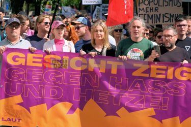 Protest gegen den AfD Parteitag in Essen <i>Bild Bitzel/R-mediabase</i> <br><a href=/confor2/?bld=82776&pst=82745&aid=70&dc=1011&i1=Bitzel/R-mediabase><strong>Downloadanfrage</strong></a>  