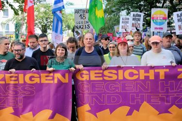 Protest gegen den AfD Parteitag in Essen <i>Bild Bitzel/R-mediabase</i> <br><a href=/confor2/?bld=82778&pst=82745&aid=70&dc=1013&i1=Bitzel/R-mediabase><strong>Downloadanfrage</strong></a>  