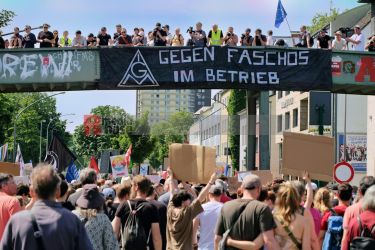 Protest gegen den AfD Parteitag in Essen <i>Bild Bitzel/R-mediabase</i> <br><a href=/confor2/?bld=82780&pst=82745&aid=70&dc=1037&i1=Bitzel/R-mediabase><strong>Downloadanfrage</strong></a>  