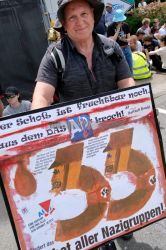 Protest gegen den AfD Parteitag in Essen <i>Bild Bitzel/R-mediabase</i> <br><a href=/confor2/?bld=82791&pst=82745&aid=70&dc=1208&i1=Bitzel/R-mediabase><strong>Downloadanfrage</strong></a>  