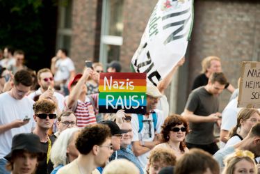 Laut - Bunt - Entschlossen! Protest gegen den Bundesparteitag der AfD in Essen <i>Bild Christian Schneider/R-mediabase</i> <br><a href=/confor2/?bld=82893&pst=82663&aid=615&dc=1936&i1=Christian%20Schneider/R-mediabase><strong>Downloadanfrage</strong></a>  