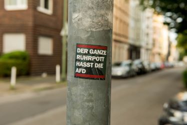Laut - Bunt - Entschlossen! Protest gegen den Bundesparteitag der AfD in Essen <i>Bild Christian Schneider/R-mediabase</i> <br><a href=/confor2/?bld=82907&pst=82663&aid=615&dc=0647&i1=Christian%20Schneider/R-mediabase><strong>Downloadanfrage</strong></a>  