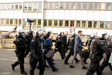 Laut - Bunt - Entschlossen! Protest gegen den Bundesparteitag der AfD in Essen <i>Bild Christian Schneider/R-mediabase</i> <br><a href=/confor2/?bld=82917&pst=82663&aid=615&dc=0814&i1=Christian%20Schneider/R-mediabase><strong>Downloadanfrage</strong></a>  