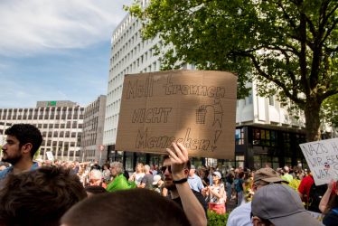Laut - Bunt - Entschlossen! Protest gegen den Bundesparteitag der AfD in Essen <i>Bild Christian Schneider/R-mediabase</i> <br><a href=/confor2/?bld=82933&pst=82663&aid=615&dc=1049&i1=Christian%20Schneider/R-mediabase><strong>Downloadanfrage</strong></a>  