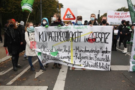 Klimaprotest in Berlin nach der Bundestagswahl <i>Bild 59879 fotopaula</i><br><a href=/email-download/?bld=59879><strong>DirektDownload</strong></a>