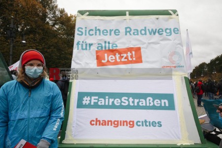 Klimaprotest in Berlin nach der Bundestagswahl <i>Bild 59880 fotopaula</i><br><a href=/email-download/?bld=59880><strong>DirektDownload</strong></a>