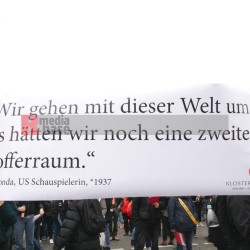 Klimaprotest in Berlin nach der Bundestagswahl <i>Bild 59883 fotopaula</i><br><a href=/confor2/?bld=59883&pst=59856&aid=225>Download (Anfrage)</a>  /  <a href=/?page_id=59856#jig2>zur Galerie</a>