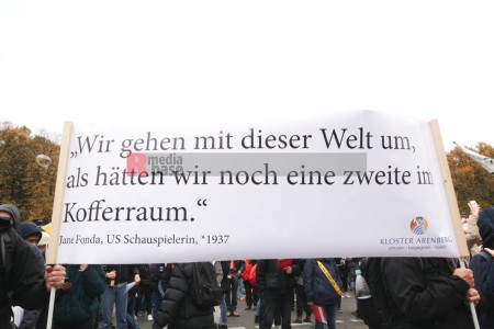 Klimaprotest in Berlin nach der Bundestagswahl <i>Bild 59883 fotopaula</i><br><a href=/email-download/?bld=59883><strong>DirektDownload</strong></a>