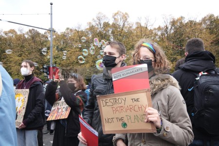 Klimaprotest in Berlin nach der Bundestagswahl <i>Bild 59884 fotopaula</i><br><a href=/email-download/?bld=59884><strong>DirektDownload</strong></a>