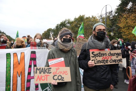 Klimaprotest in Berlin nach der Bundestagswahl <i>Bild 59887 fotopaula</i><br><a href=/email-download/?bld=59887><strong>DirektDownload</strong></a>