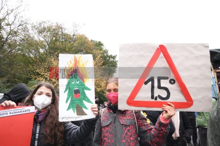 Klimaprotest in Berlin nach der Bundestagswahl <i>Bild 59888 fotopaula</i><br><a href=/email-download/?bld=59888><strong>DirektDownload</strong></a>