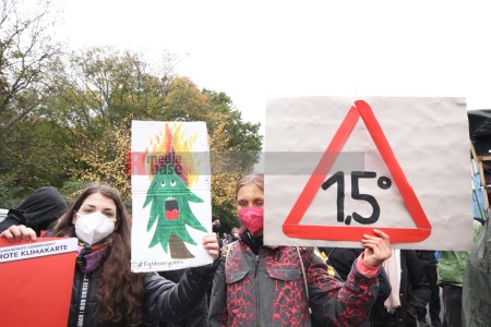Klimaprotest in Berlin nach der Bundestagswahl <i>Bild 59888 fotopaula</i><br><a href=/email-download/?bld=59888><strong>DirektDownload</strong></a>