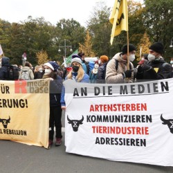 Klimaprotest in Berlin nach der Bundestagswahl <i>Bild 59893 fotopaula</i><br><a href=/confor2/?bld=59893&pst=59856&aid=225>Download (Anfrage)</a>  /  <a href=/?page_id=59856#jig2>zur Galerie</a>
