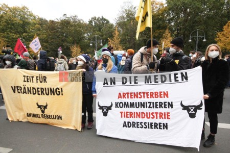 Klimaprotest in Berlin nach der Bundestagswahl <i>Bild 59893 fotopaula</i><br><a href=/email-download/?bld=59893><strong>DirektDownload</strong></a>