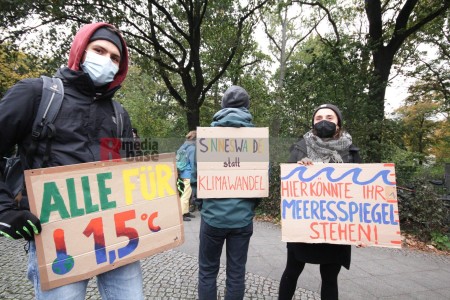 Klimaprotest in Berlin nach der Bundestagswahl <i>Bild 59894 fotopaula</i><br><a href=/email-download/?bld=59894><strong>DirektDownload</strong></a>