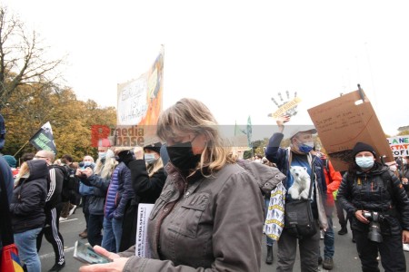 Klimaprotest in Berlin nach der Bundestagswahl <i>Bild 59896 fotopaula</i><br><a href=/email-download/?bld=59896><strong>DirektDownload</strong></a>
