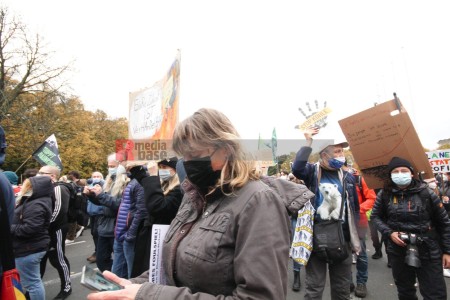 Klimaprotest in Berlin nach der Bundestagswahl <i>Bild 59896 fotopaula</i><br><a href=/email-download/?bld=59896><strong>DirektDownload</strong></a>