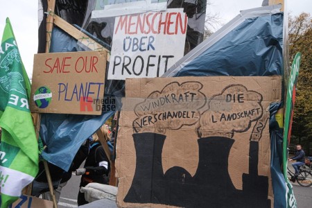 Klimaprotest in Berlin nach der Bundestagswahl <i>Bild 59857 Denner</i><br><a href=/email-download/?bld=59857><strong>DirektDownload</strong></a>