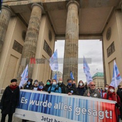 Klimaprotest in Berlin nach der Bundestagswahl <i>Bild 59861 Denner</i><br><a href=/confor2/?bld=59861&pst=59856&aid=86>Download (Anfrage)</a>  /  <a href=/?page_id=59856#jig2>zur Galerie</a>