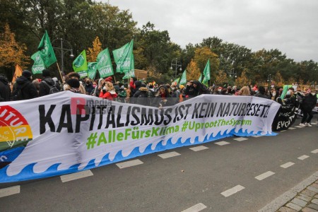Berlin: Bündnis fordert „sozial-ökologische Transformation der Wirtschaft“ <i>Bild 59866 Denner</i><br><a href=/email-download/?bld=59866><strong>DirektDownload</strong></a>