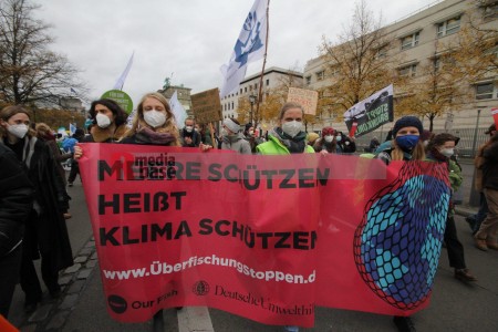 Klimaprotest in Berlin nach der Bundestagswahl <i>Bild 59871 Denner</i><br><a href=/email-download/?bld=59871><strong>DirektDownload</strong></a>