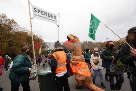 Klimaprotest in Berlin nach der Bundestagswahl <i>Bild 59900 fotopaula</i><br><a href=/email-download/?bld=59900><strong>DirektDownload</strong></a>