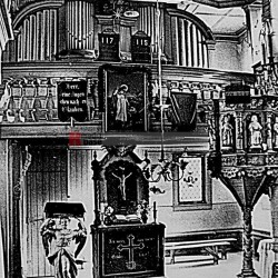 Die Kirche mit Orgel, Altar und Kanzel -  Historische Aufnahme. <i>Bild 61005 Denner</i><br><a href=/confor2/?bld=61005&pst=60833&aid=86>Download (Anfrage)</a>  /  <a href=/?page_id=60833#jig2>zur Galerie</a>