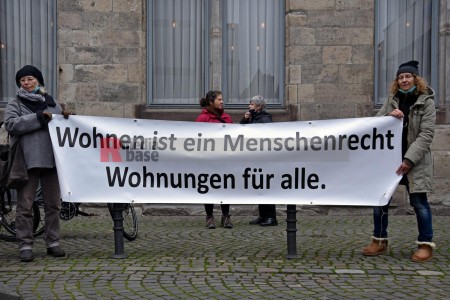 Demo gegen Obdachlosigkeit vor dem Gürzenich in Köln. <i>Bild 61516 Bronisz</i><br><a href=/email-download/?bld=61516><strong>DirektDownload</strong></a>